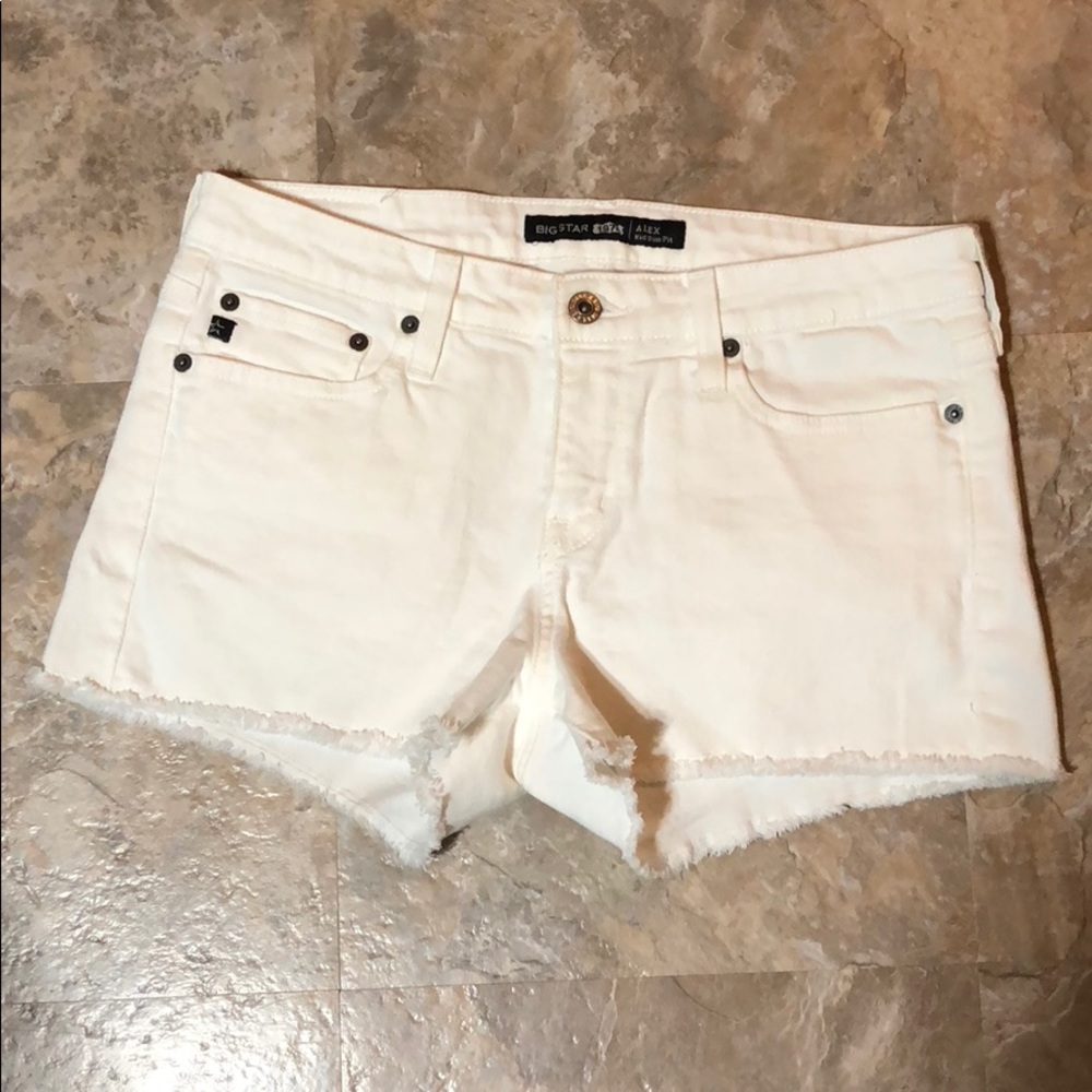 ‼️BOGO 1/2 OFF‼️ Mid rise big star shorts.
